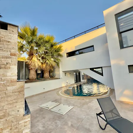 Luxury With Private Pool