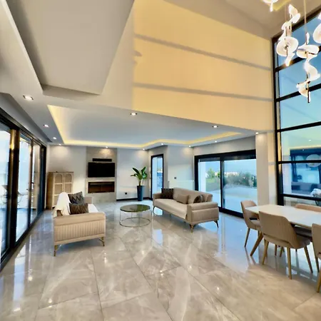 Luxury With Private Pool Villa *