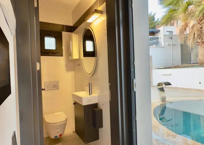 Luxury With Private Pool فيلة