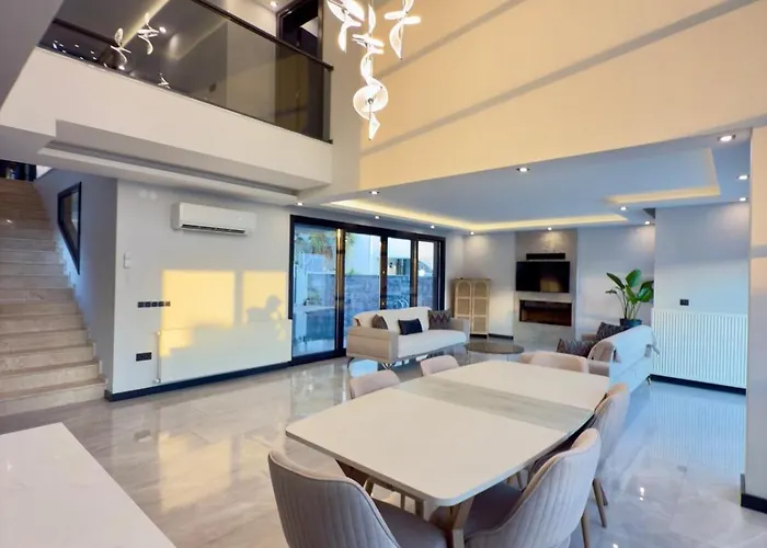 Luxury With Private Pool كوشاداسيه