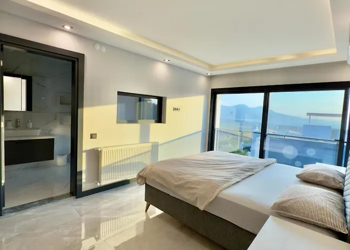 Luxury With Private Pool فيلة كوشاداسيه