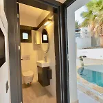 Luxury With Private Pool فيلة