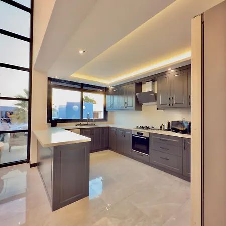 فيلة Luxury With Private Pool كوشاداسيه