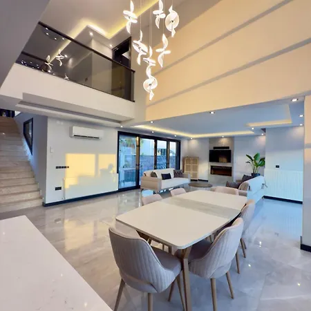 Luxury With Private Pool كوشاداسيه